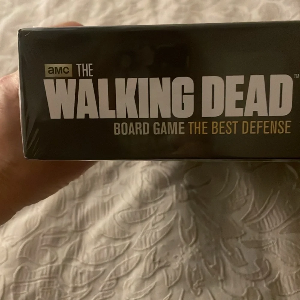 AMC The Walking Dead Board Game - New Still in the original Wrapper - Picture 8 of 11